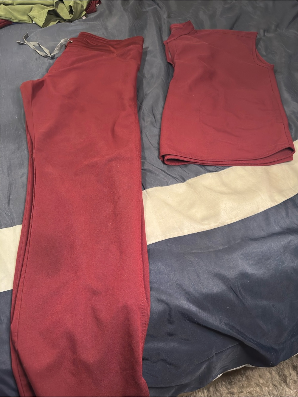 FIGS BURGUNDY SETS MULTIPLE 1. XXL TOP(FITS LIKE XL) AND 2. L TOPS (FIT LIKE XL)